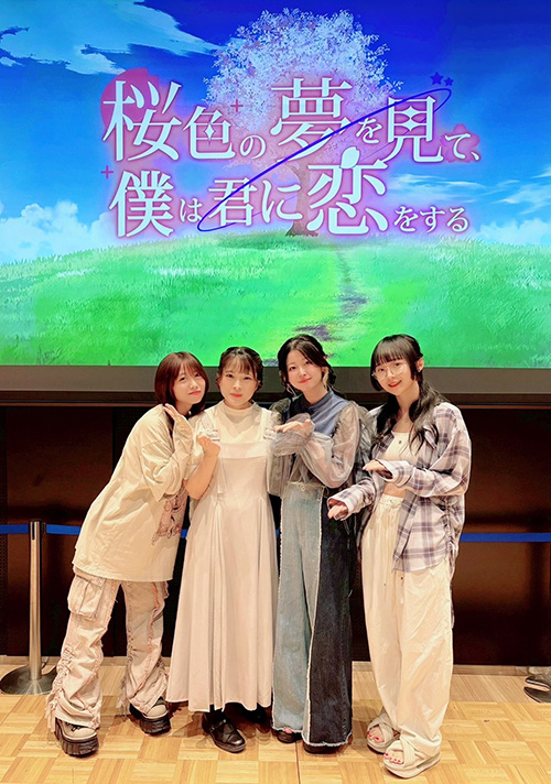 来栖りんさん、水野朔さん、春咲暖さんと記念にお写真を撮らせて頂きました！写真　画像